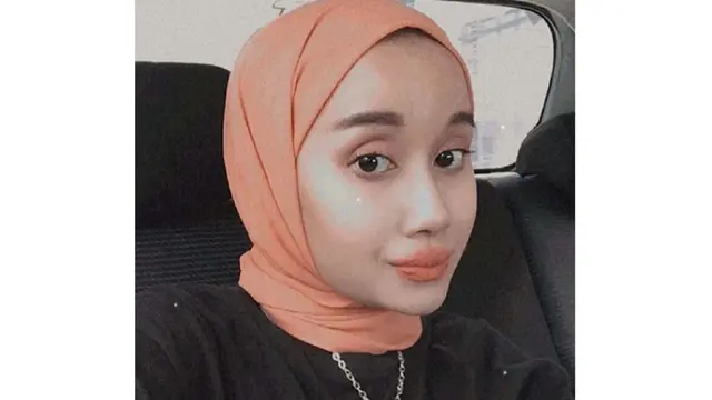 Bak Pinang Dibelah Dua, Ini Sosok Hijaber Kembaran Ariana Grande