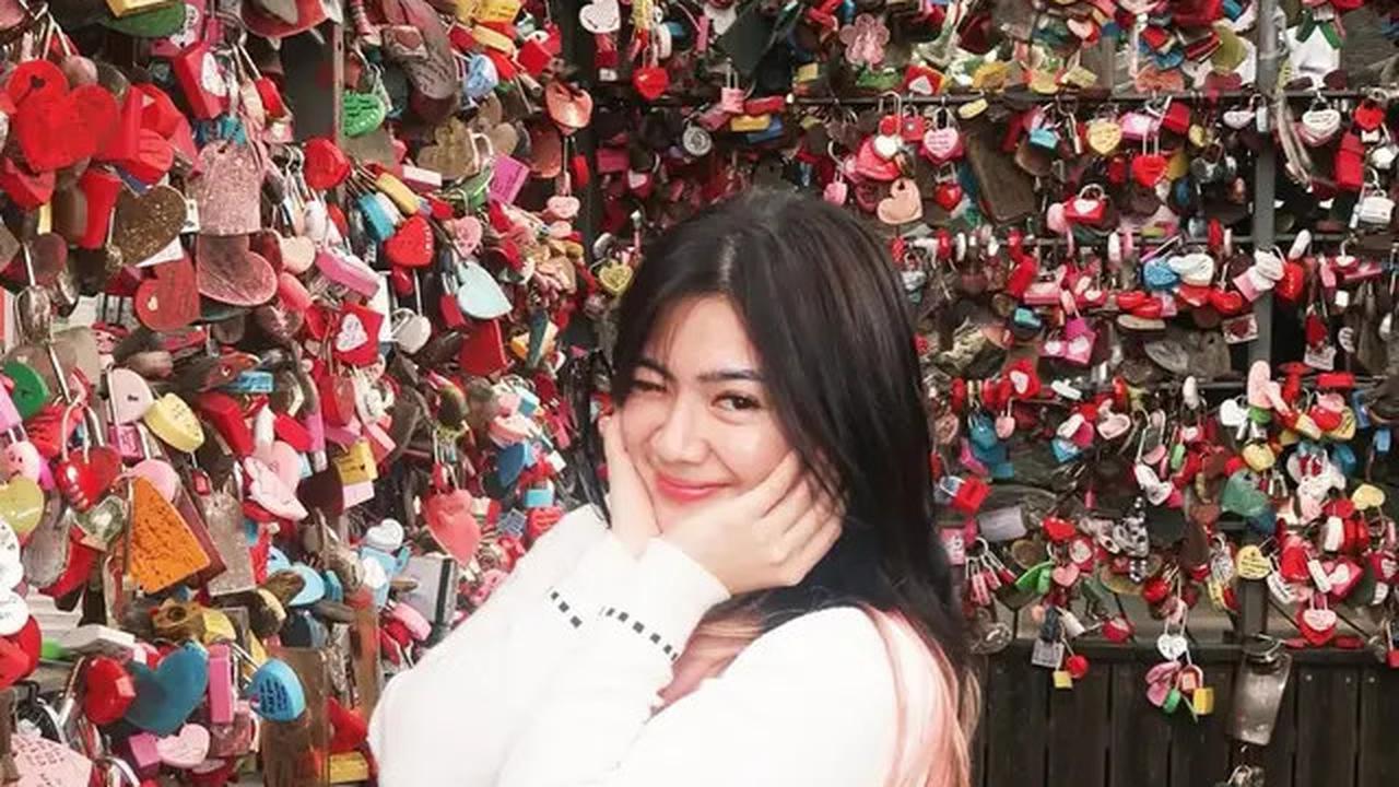 Potret Cantik Felicya Angelista Cari Gembok Cinta di Korea Selatan, Dikira Idol KPop dengan Rambut Dua Warna