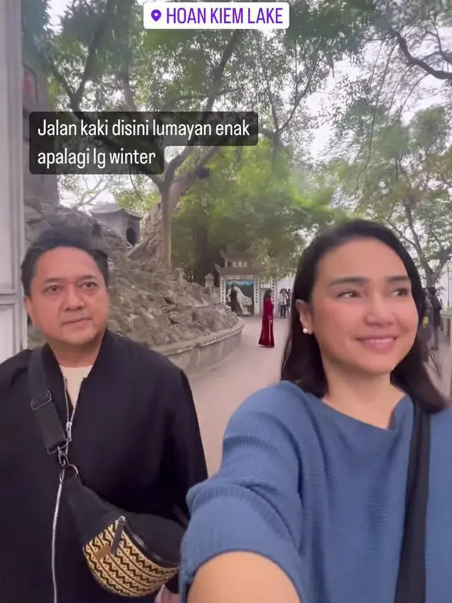 7 Potret Seru Feby Febiola dan Franky Sihombing Liburan Ke Vietnam
