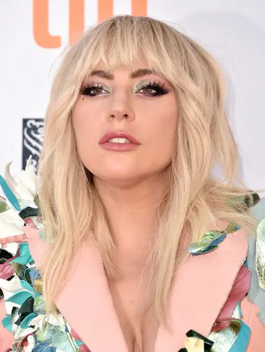 Seperti belum lama ini, Gaga membatalkan konsernya di Brasil karena ia terbaring sakit. Tak main-main, kabarnya penyakit yang diderita Lady Gaga ini cukup serius dan mengharuskannya membatalkan semua konsernya. (AFP/Alberto E. Rodriguez)