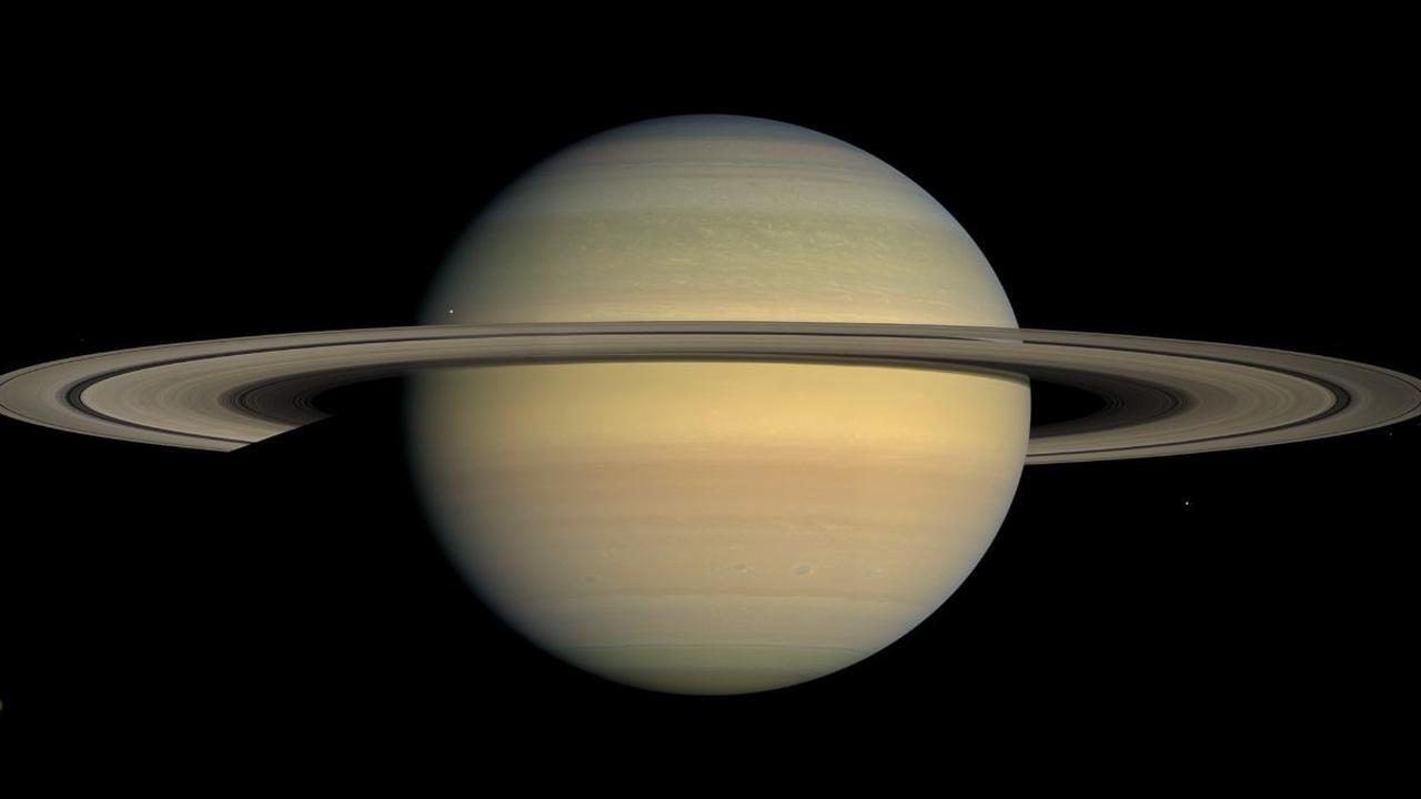 Saat ini, kemiringan planet Saturnus adalah miring ke bawah sebesar 9 derajat, dan akan berkurang hingga 3,7 derajat pada tahun 2024.&nbsp;