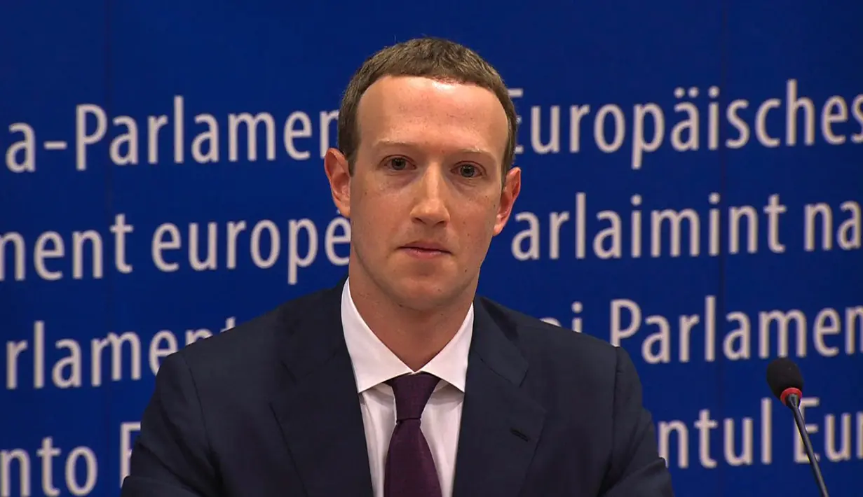 <p>CEO Facebook Mark Zuckerberg memberi keterangan di markas Parlemen Eropa di Brussel, Belgia, Selasa (22/5). Zuckerberg memberi keterangan terkait skandal kebocoran data Facebook. (EBS/AFP)</p>