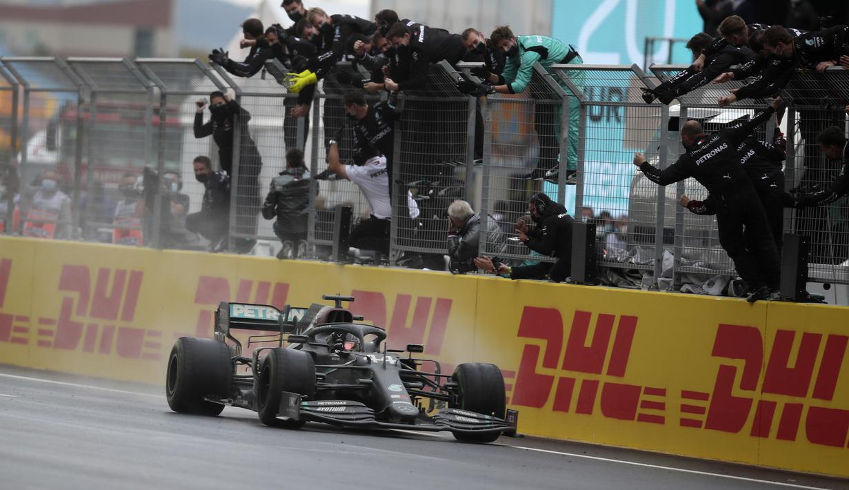 Foto Selebrasi Lewis Hamilton Saat Juara Dunia F1 2020 Bola Liputan6 Com