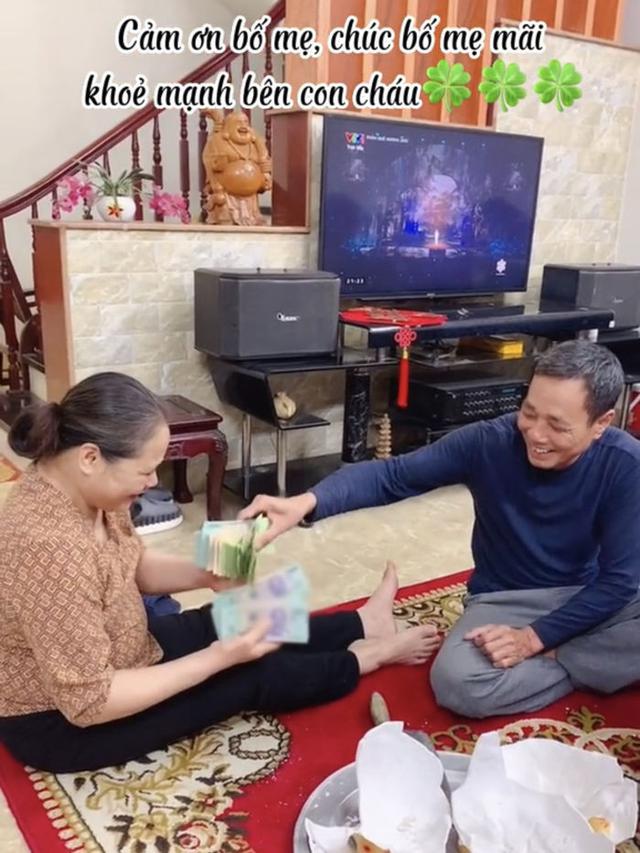 Orang Tua Kaget Dapat Kado Celengan Babi dari Anak, Isinya Hingga Ratusa Juta