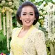 Dalam prosesi siraman yang berlangsung penuh haru dan khidmat, penampilan Soimah sukses mencuri perhatian lewat riasan yang begitu anggun dan berkelas. [@dhirmanputra].