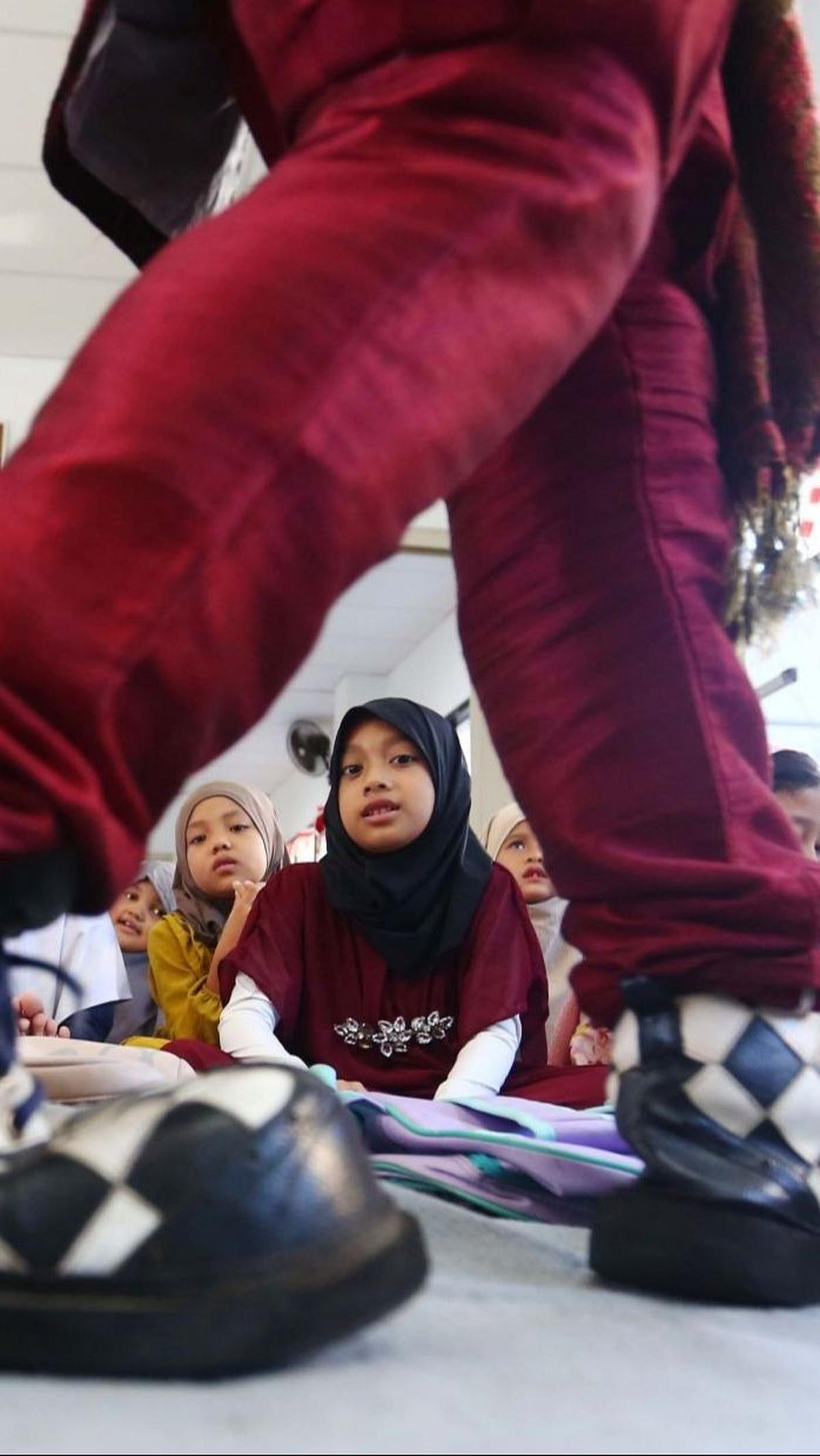 Seorang murid saat mendengarkan dakwa ustaz Yahya Edward Hendrawan. Foto: Liputan6.com / Angga Yuniar