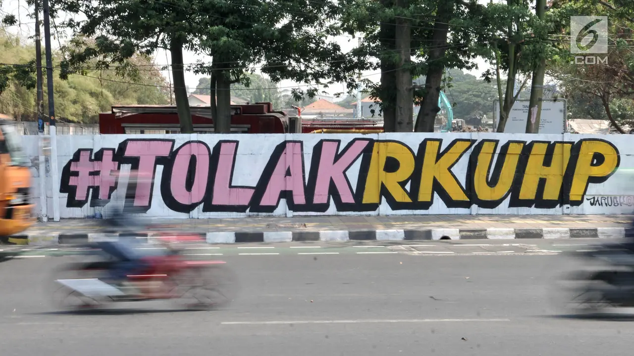 Mural Tolak RUU KUHP Terpampang di Rawamangun