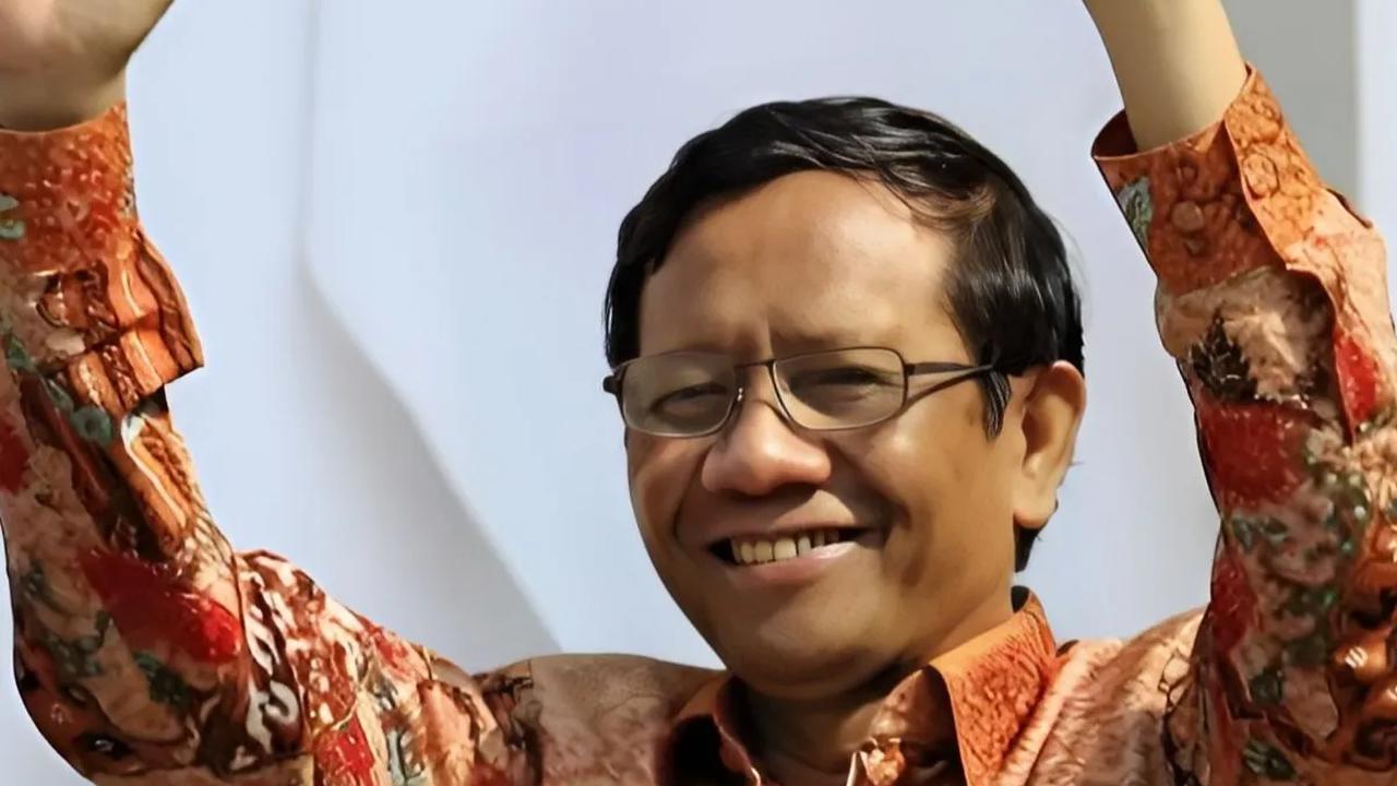 Mahfud Pose Tiga Jari Bersama Pilot Garuda, TPN: Bukan Kampanye