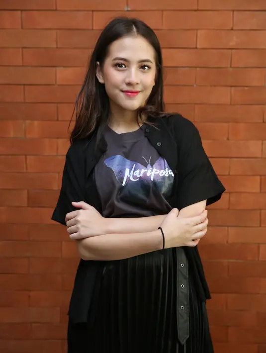 Adhisty Zara saat konferensi pers peluncuran poster dan official trailer film Mariposa di  Jakarta, Senin (10/2/2020). (Adrian Putra/Fimela.com)