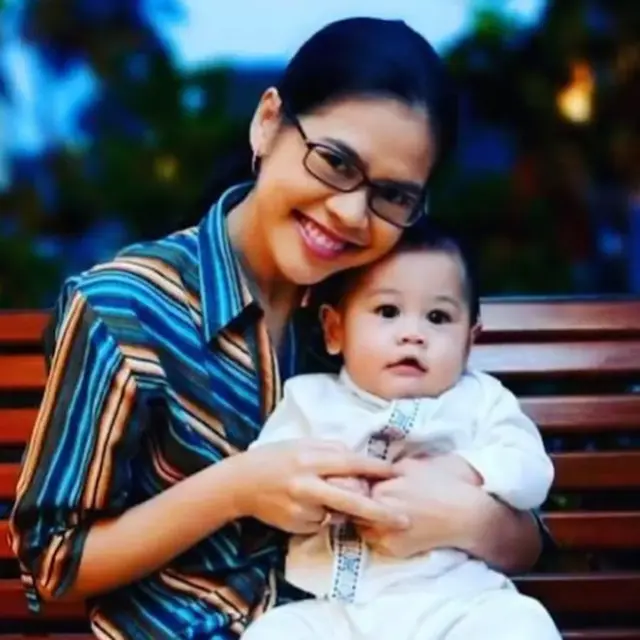 6 Potret Kenangan Gisca Putri Anak Dewi Yull dan Buah Hatinya, Meninggal Dunia di Usia 28 Tahun