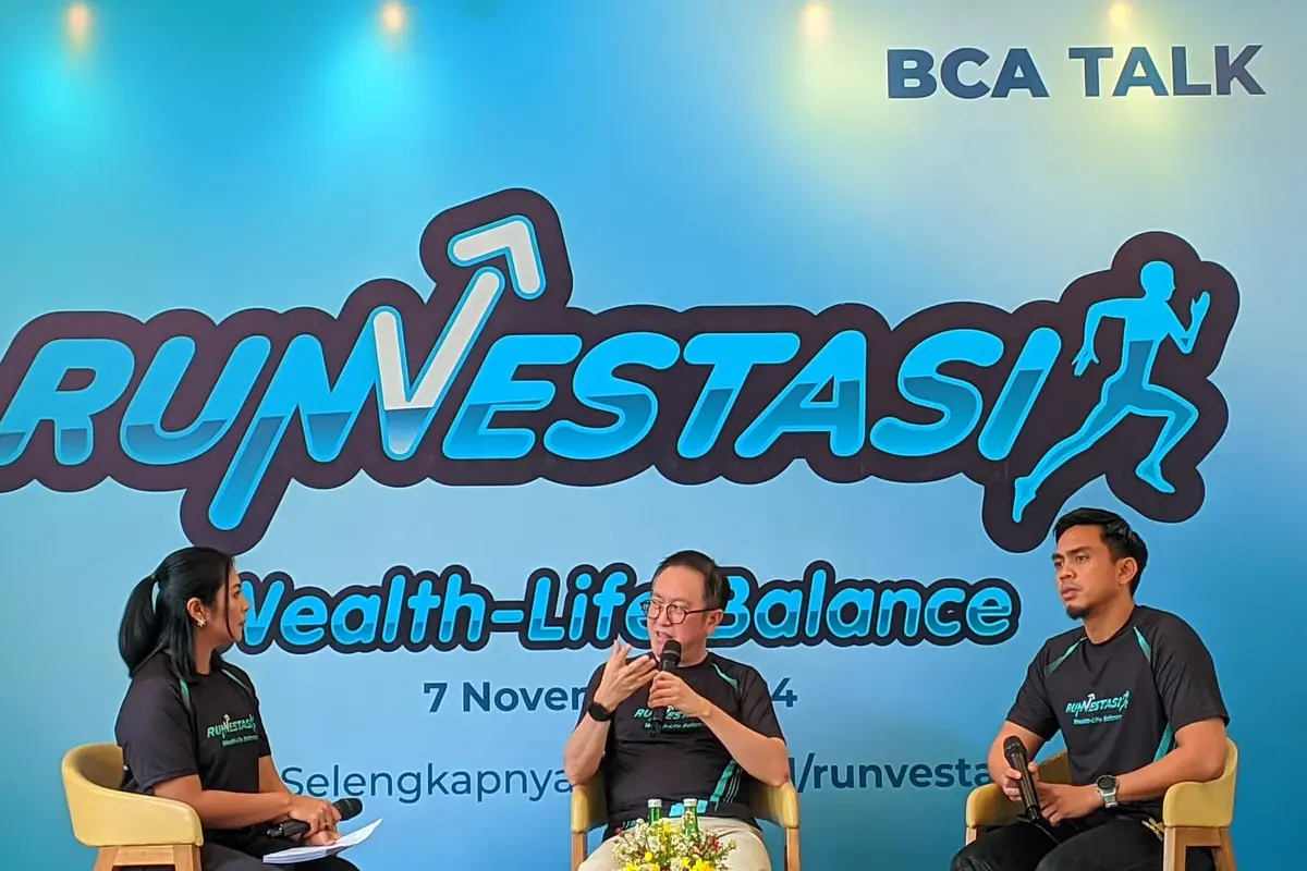 EVP Wealth Management BCA, Indrawan B bersama Ironman Triathlon Finisher, Ditto Percussion