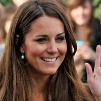 Senyum Kate Middleton yang terlihat sangat manis. (via ohmymag.com)