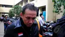Polda Metro Jaya melakukan pemeriksaan kepada 7 saksi terkait kasus dugaan korupsi pengadaan UPS pada APBD 2014 DKI Jakarta, Senin (9/3/2015). Tampak salah satu saksi berjalan menuju ruang pemeriksaan (Liputan6.com/Yoppy Renato) 