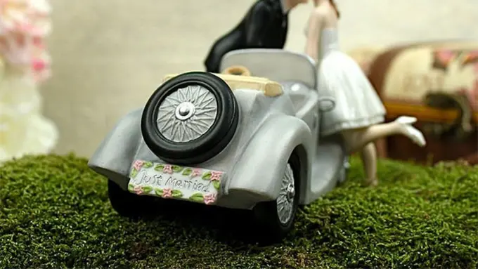 [Bintang] 10 Kue Pernikahan Nggak Biasa yang Pasti Bikin Para Tamu Kagum