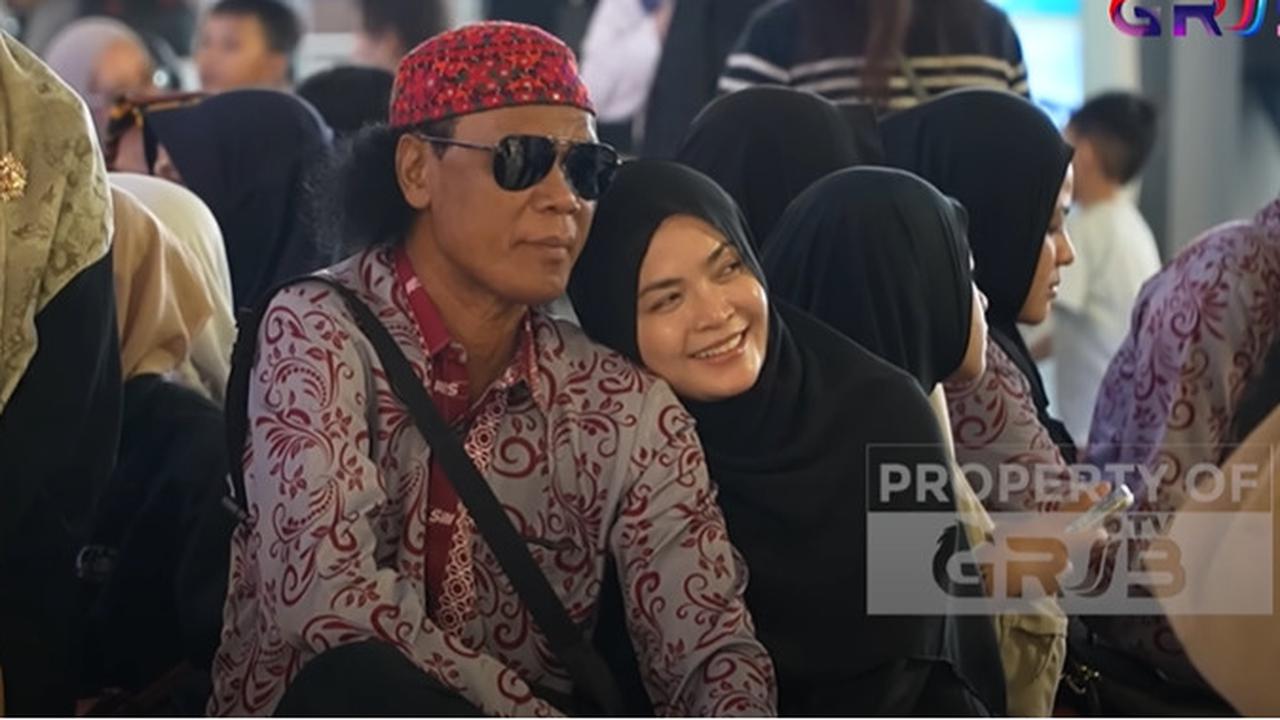 Salut, Hercules Ajak Keluarga Umrah di Bulan Suci Ramadan di Bandara Banyak yang Minta Foto