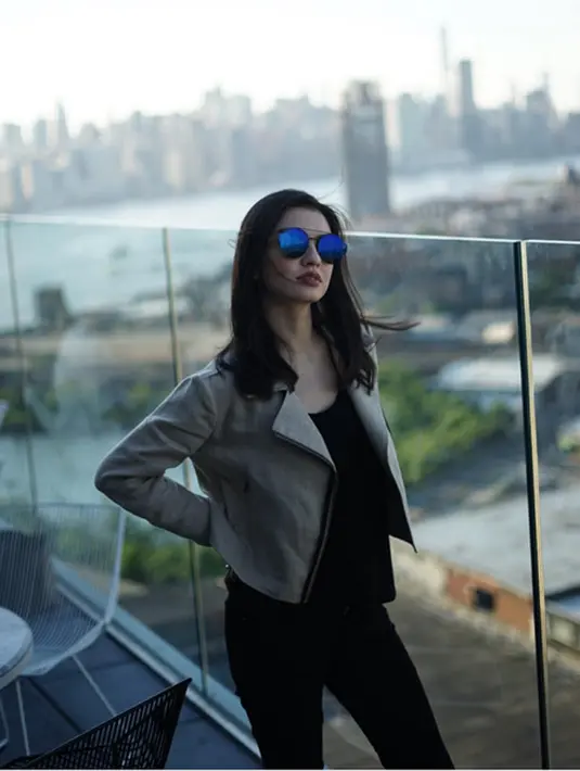 "Dengan latar belakang yang berbeda dari Komisaris lainnya, membuat saya dapat lebih menjaga netralitas dalam menjalankan tugas utama sebagai komisaris independen." kata Raline dalam keterangan tertulis, Selasa (8/8) dilansir dari Liputan6. 