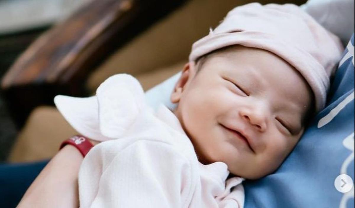 Senyum Manis Baby Julia Eden