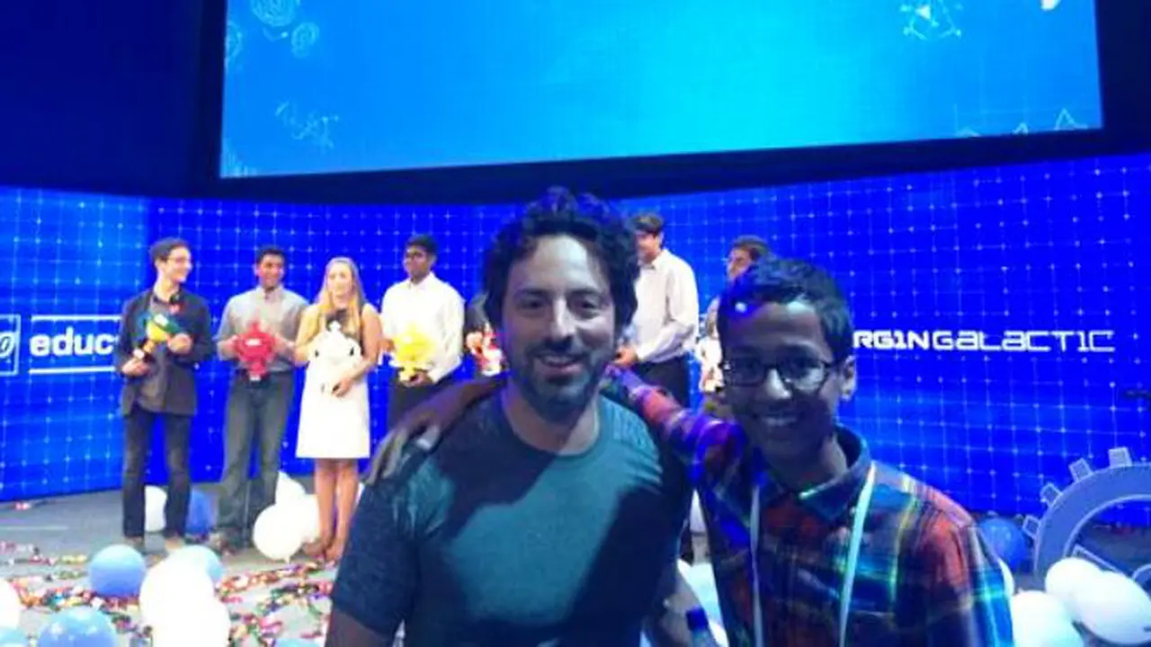 Ahmed Mohammed dan Sergey Brin di Google Science Fair