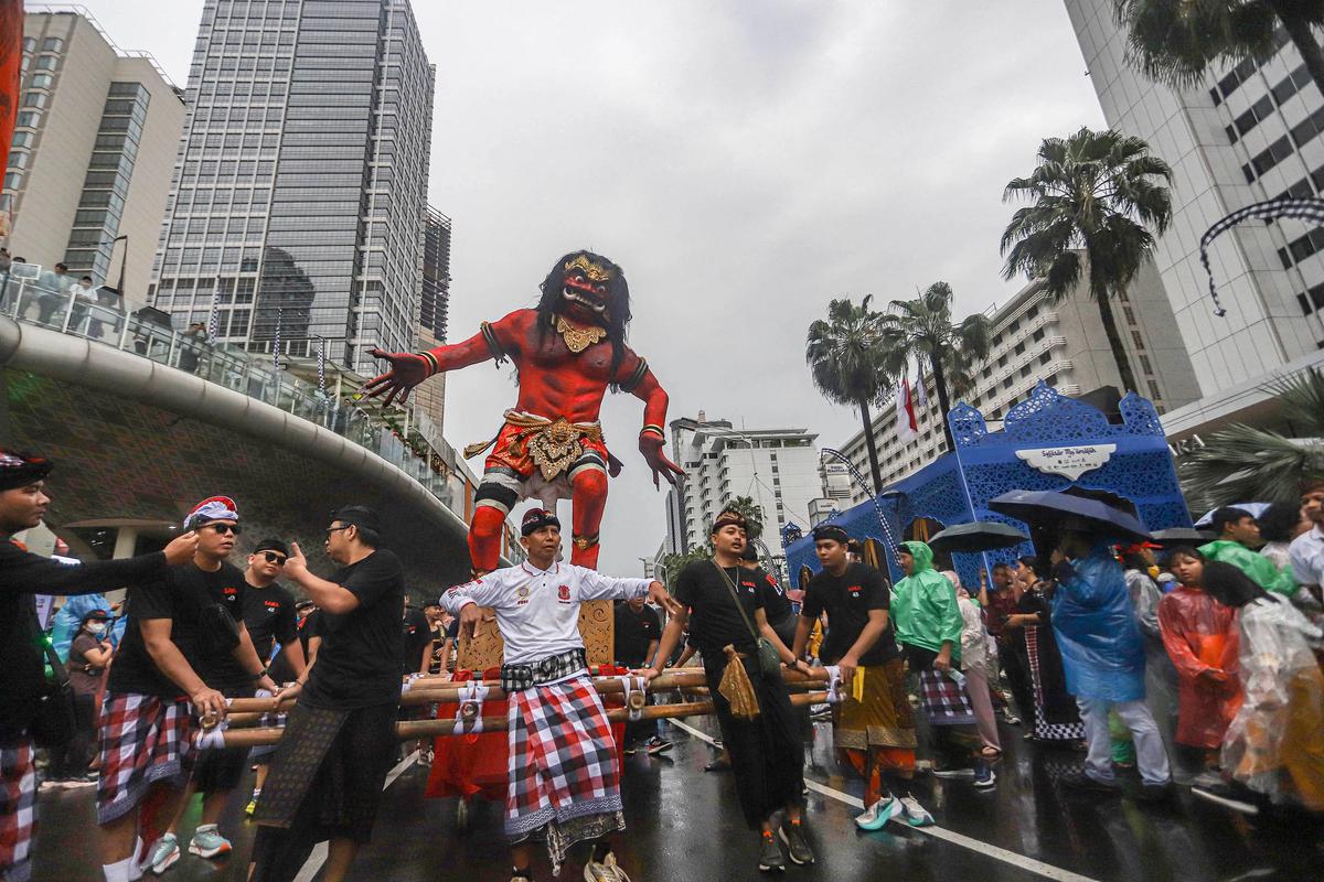 FOTO: Pawai Ogoh Ogoh Semarakkan Jakarta Jelang Hari Raya Nyepi