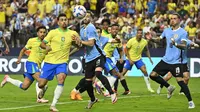 Timnas Brasil keok 2-4 dari Timnas Uruguay pada laga perempat final Copa America 2024 di Allegiant Stadium, Paradise, Nevada, Minggu (07/07/2024) pagi WIB. Penentuan pemenang harus dilakukan lewat adu penalti, setelah kedua tim bermain imbang 0-0 selama 90 menit. (AP Photo/David Becker)