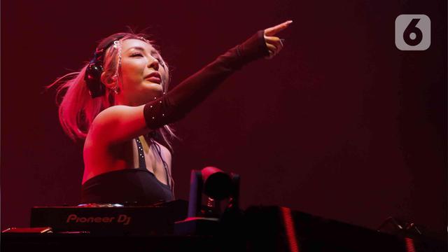 Aksi DJ Alyshia Hibur Pengunjung di DWP 2022 Hari Pertama