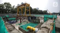 Konstruksi pembangunan proyek MRT Fase 2 di Monas, Jakarta, Selasa (20/9/2022). Fase 2B memiliki total panjang jalur sekitar enam kilometer. (Liputan6.com/Faizal Fanani)