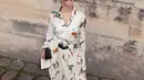 Aktris Korea itu tampil cantik dengan Parisian Look saat hadiri show Loeww di Paris Fashion Week [@illusomina]