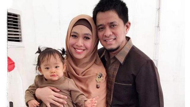 Anak Oki Setiana Dewi Beri Ciuman Sayang untuk Adiknya - ShowBiz Liputan6.com