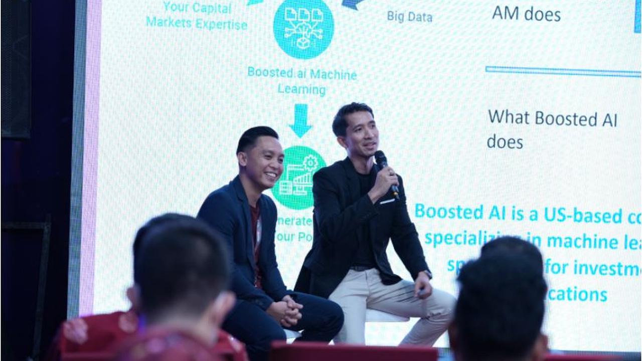 Chief Invesment Officer PT Sinarmas Asset Management, Genta Wira Anjalu memaparkan pemakaian machine learning saat investasi. (Foto: Sinarmas Sekuritas)