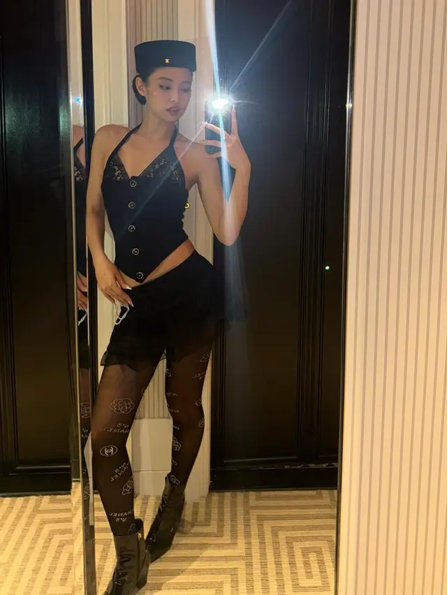 Dari Tuxedo Girl, 6 Gaya Jennie BLACKPINK Tampil dengan Sheer Top di After Party Met Gala 2025