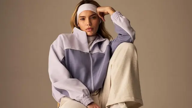 Dari Jeans hingga Rok Midi, Ini Inspirasi Outfit untuk Wanita Aktif