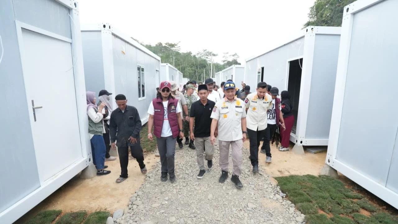 Kasatgas Tito saat meninjau lokasi huntara Desa Lubuk Sidup, Kecamatan Sekerak, Kabupaten Aceh Tamiang