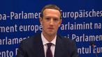 CEO Facebook Mark Zuckerberg memberi keterangan di markas Parlemen Eropa di Brussel, Belgia, Selasa (22/5). Zuckerberg memberi keterangan terkait skandal kebocoran data Facebook. (EBS/AFP)