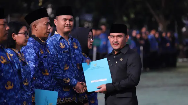 9.051 tenaga honorer Pemerintah Kabupaten Bekasi resmi dilantik sebagai Pegawai Pemerintah dengan Perjanjian Kerja (PPPK) oleh Bupati Bekasi, Ade Kuswara Kunang