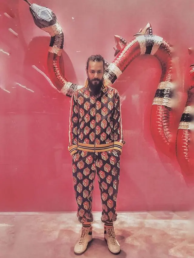 [Bintang] Alex Abbad