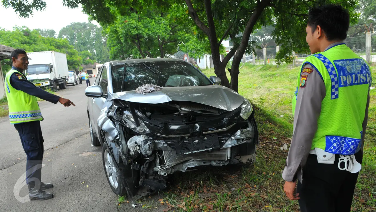 20160310-Kondisi Mobil Anak Rano Karno yang Terlibat Kecelakaan di Soetta-Tangerang