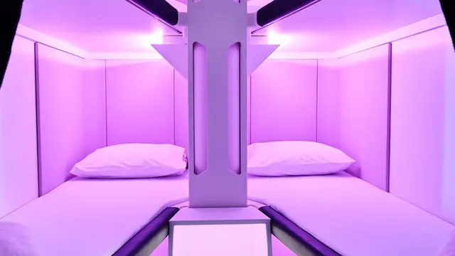 Pencahayaan di pod Skynest dirancang untuk membuat penumpang tidur lebih nyenyak.