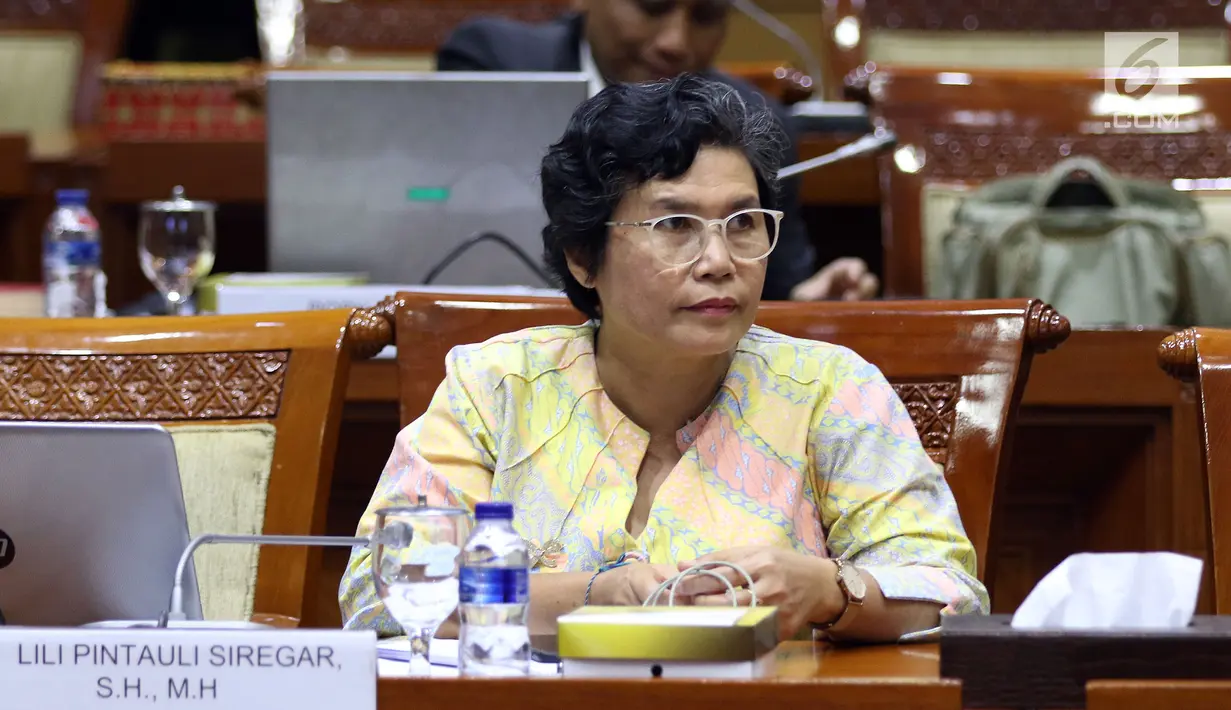 Calon Pimpinan KPK Lili Pintauli Siregar mengikuti uji kelayakan dan kepatutan capim KPK di Komisi III DPR, Kompleks Senayan, Jakarta, Senin (9/9/2019). Para capim KPK diharuskan membuat makalah dengan tema yang ditentukan saat uji kelayakan dan kepatutan. (Liputan6.com/Johan Tallo)