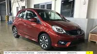 Honda Brio RS memiliki tampilan yang lebih sporty. Ini tak terlepas dari penyematan bemper dan grille yang terinspirasi dari Mobilio RS.