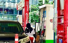 Satu SPBU Panik Dikira Ada Percikan Api di Bawah Mobil saat Pengisian Bensin, Ternyata Masalahnya Ini