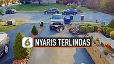 MOBIL TIBA-TIBA MUNDUR SAAT PARKIR, PRIA INI NYARIS TERLINDAS