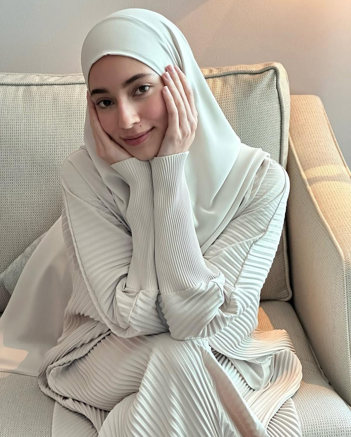 Potret Cantik Ameera Khan Pacar Jefri Nichol saat Tampil Berhijab