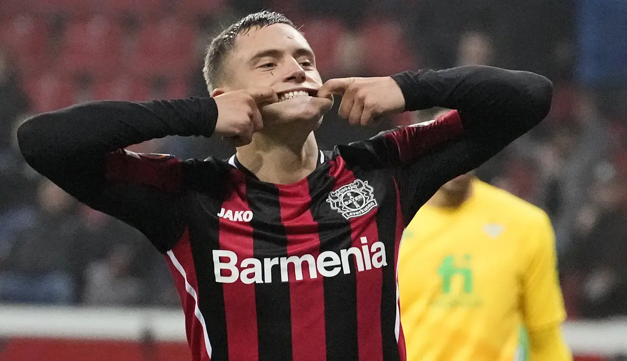 Florian Wirtz. Gelandang 18 tahun yang telah membela Bayer Leverkusen sejak 2019/2020 ini bernilai pasar 65 juta Euro atau setara Rp.1,07 triliun. Kompetisi tertinggi Eropa yang pernah diikutinya adalah Liga Europa selama 3 musim beruntun, mulai 2019/2020 hingga 2021/2022 ini. (AP/Martin Meissner)