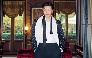 Potret Ji Chang Wook Hadiri Tom Ford Show di Paris Fashion Week