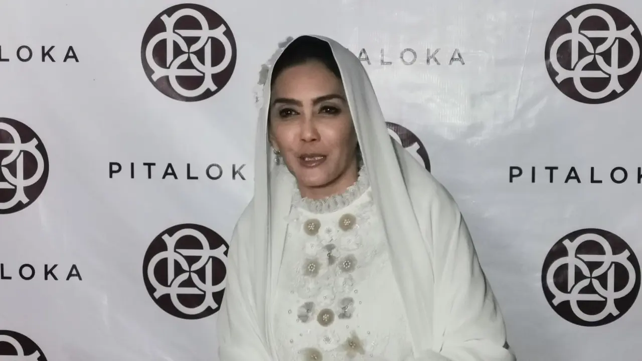 Rieke Diah Pitaloka merilis single religi berjudul I'Tiraf: Shalawat Abu Nawas.