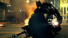 Perfilman Hollywood banyak menyajikan adegan-adegan berbahaya, terutama film bergenre action. Tak heran dari berbagai film itu, ada yang sampai menelan korban jiwa.
