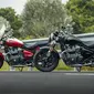 Super Meteor 650 hadir dalam dua varian (Royal Enfield)