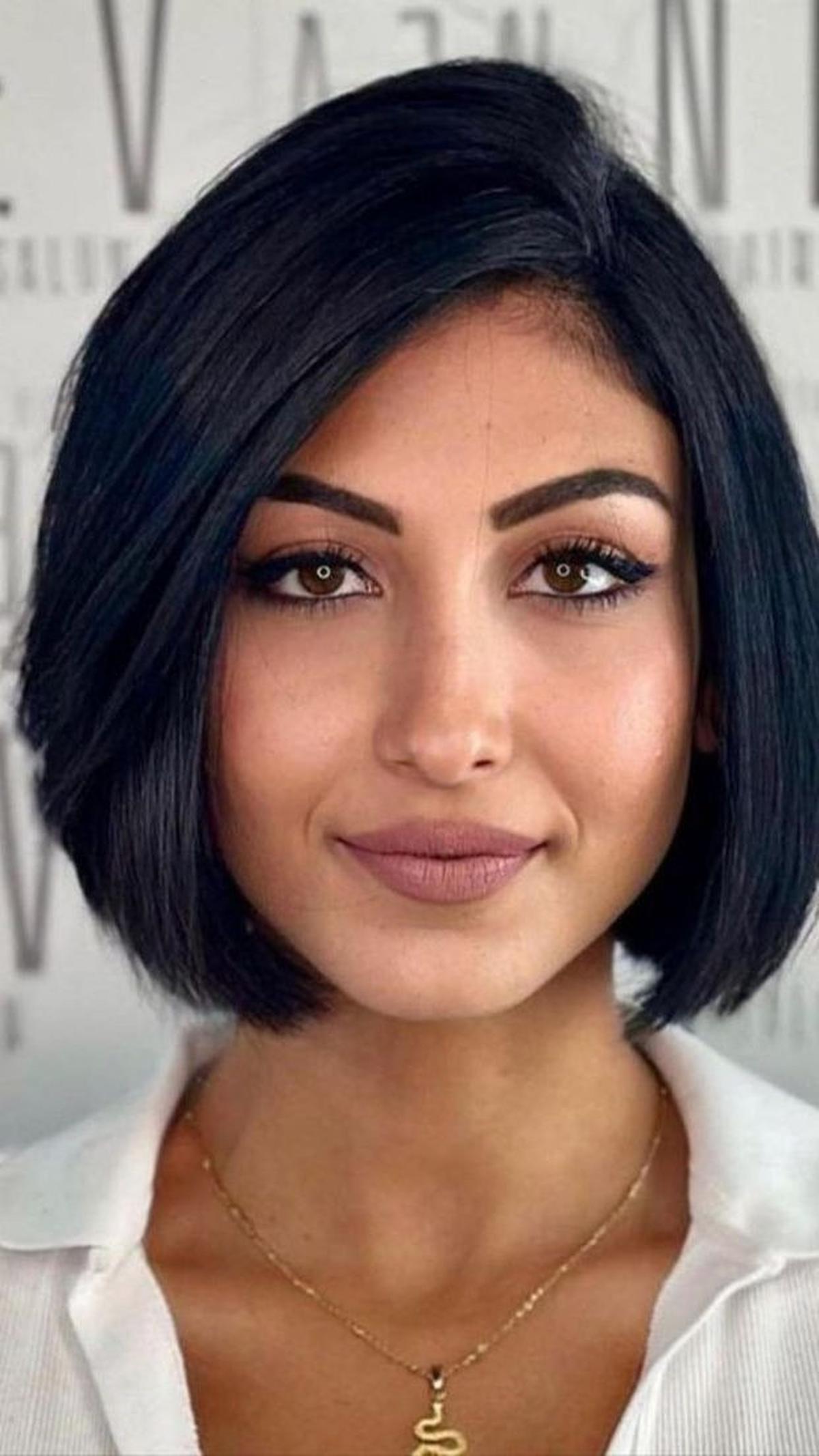 <b>Potongan Rambut Bob Oval</b>