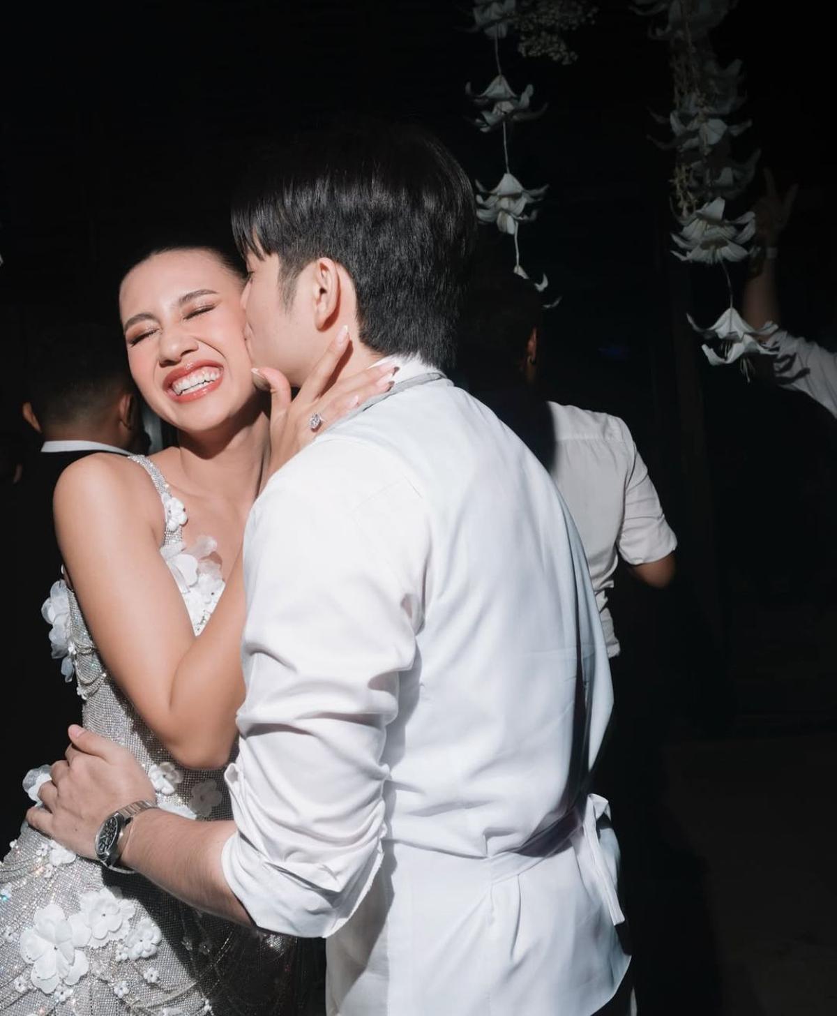 Potret Angga Yunanda dan Shenina Cinnamon, After Party Pernikahan Super Romantis di Bali!