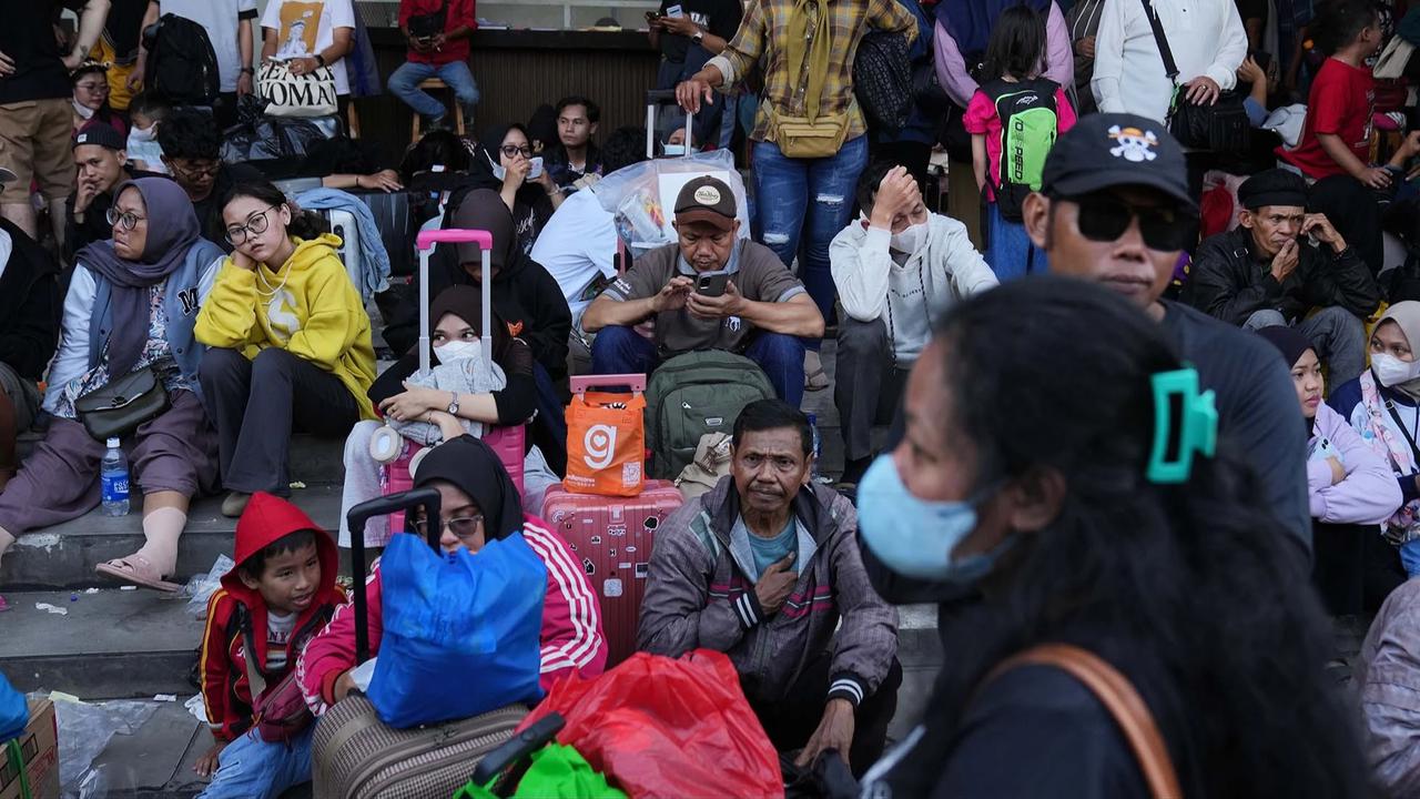 FOTO: Puncak Arus Mudik  di Terminal Kalideres